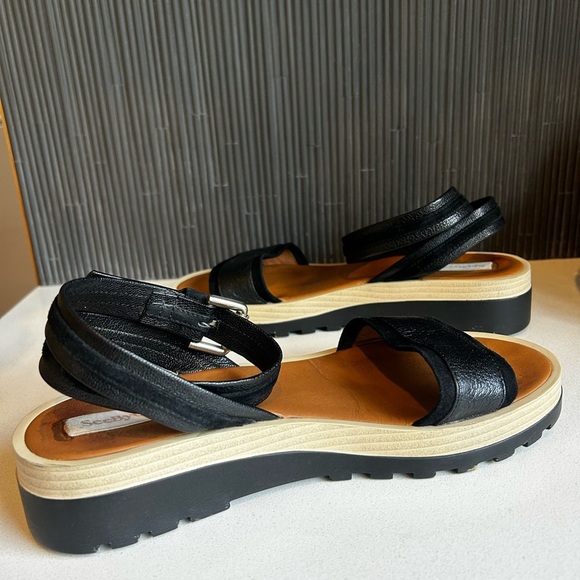 See By Chloe Robin Leather Wrap Around Sandals - Picture 7 of 11